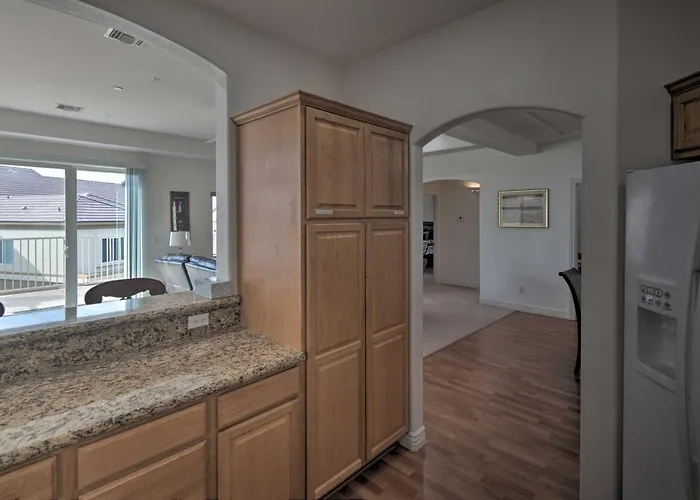 Desert W/ Pool ~ 3 Miles To Colorado River! Holiday home