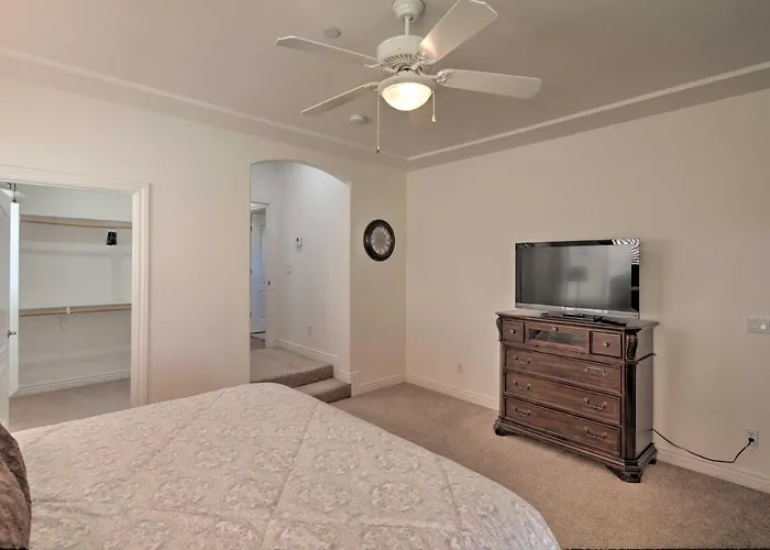 Desert W/ Pool ~ 3 Miles To Colorado River! Holiday home *
