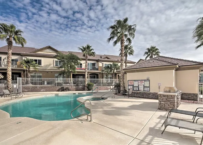 Desert W/ Pool ~ 3 Miles To Colorado River! Holiday home