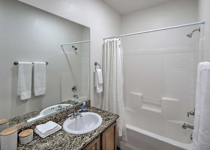 Holiday home Desert W/ Pool ~ 3 Miles To Colorado River! Bullhead City