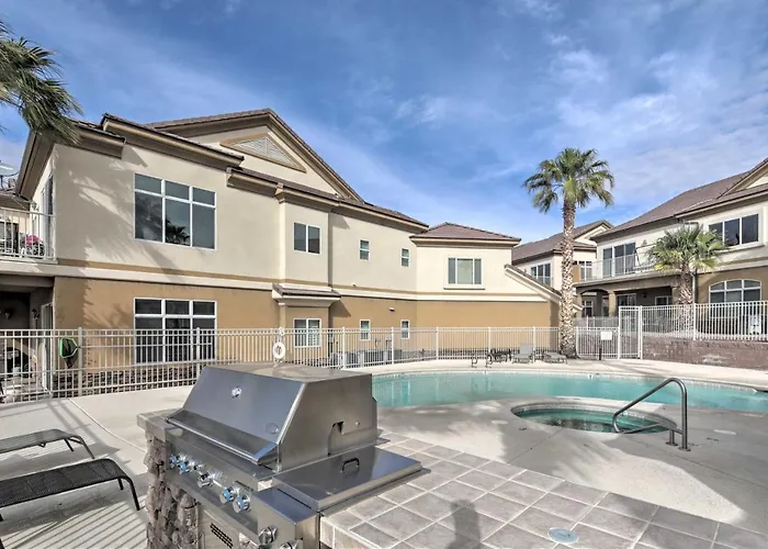 Desert W/ Pool ~ 3 Miles To Colorado River! Holiday home