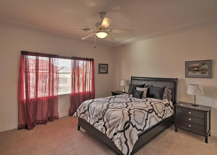 Desert W/ Pool ~ 3 Miles To Colorado River! Holiday home