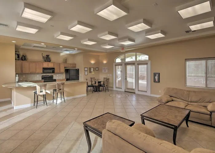 Holiday home Desert W/ Pool ~ 3 Miles To Colorado River!