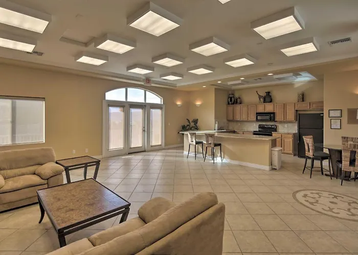 Desert W/ Pool ~ 3 Miles To Colorado River! Holiday home *